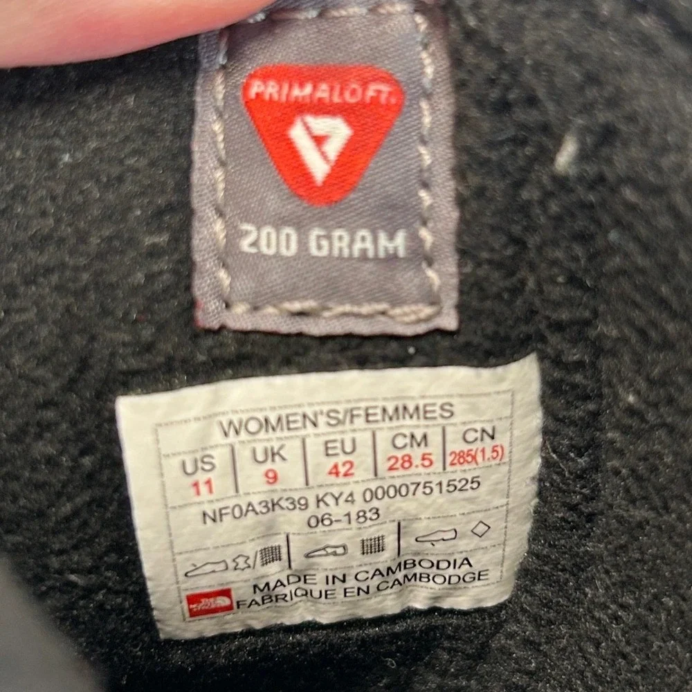 The North Face Nuptse Puffer Winter Boot Black White Waterproof Logo Strap 11